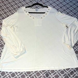Avenue blouse Off white color size 18/20
